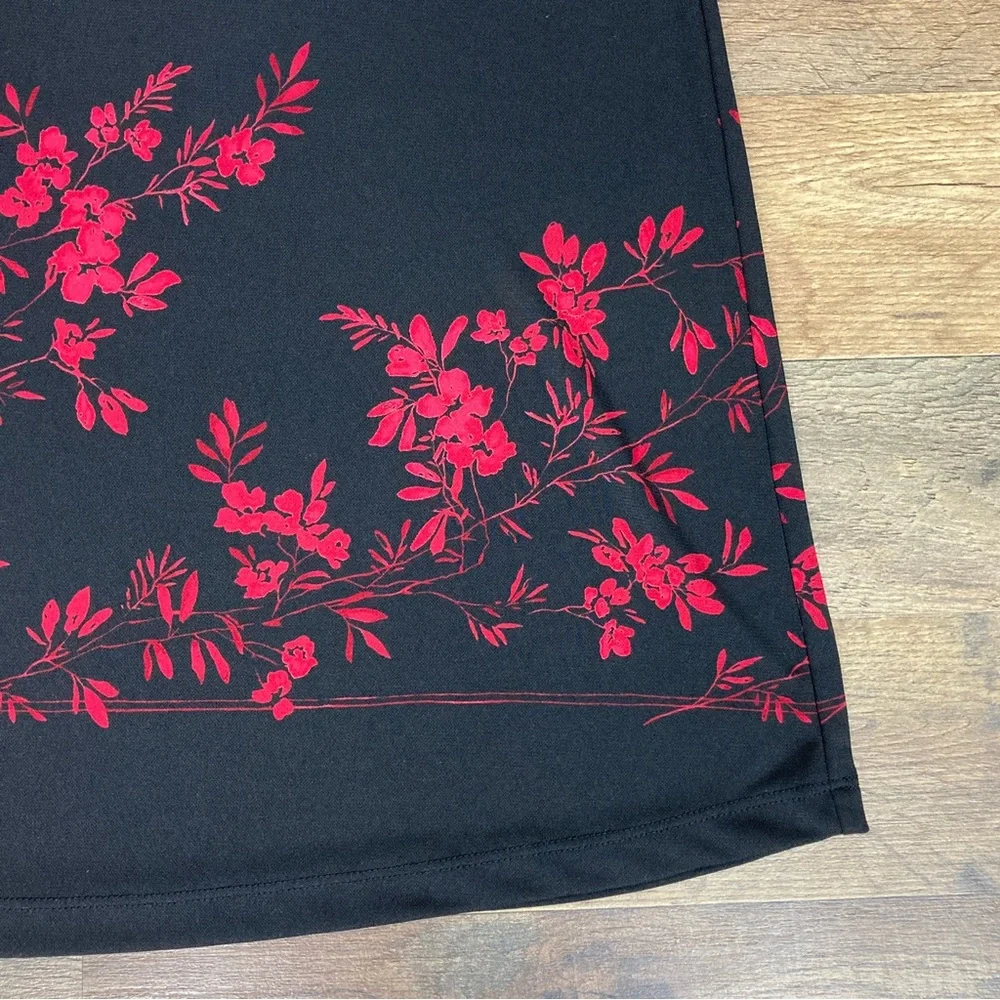 Express Black Skirt w/ Red Flowers Size M - Picture 4 of 8